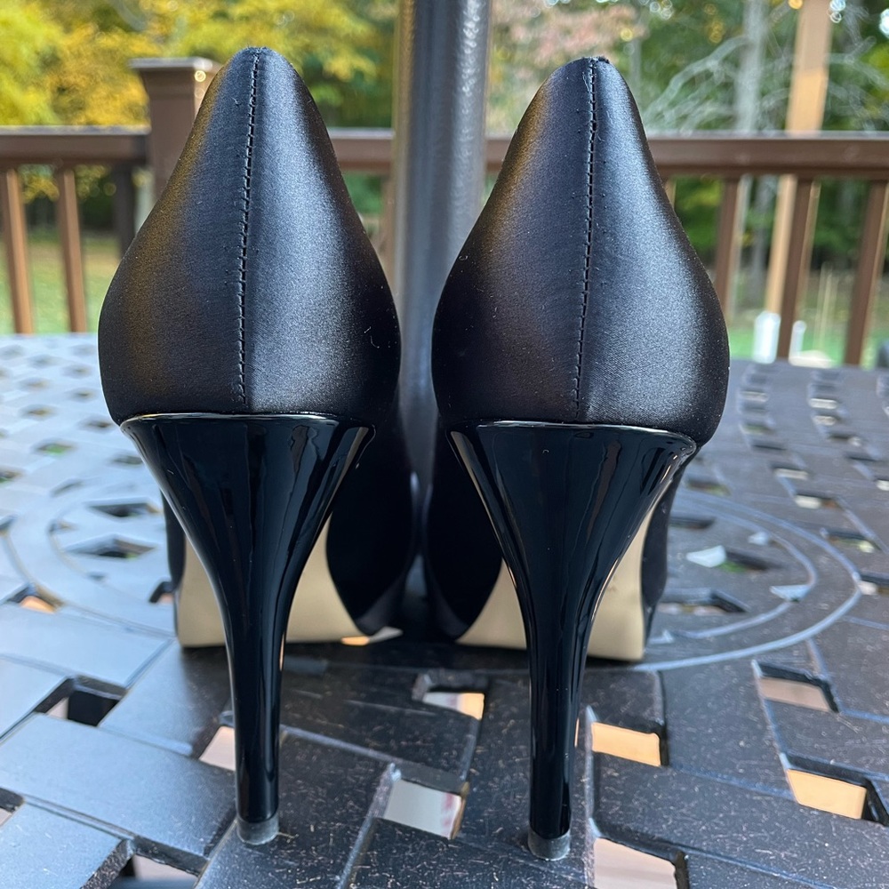 NWOT Size 7.5 WHBM Black Satin Peep toe heels - Picture 10 of 11